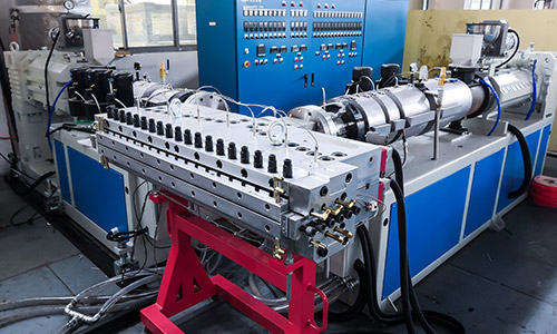 PVC木塑發(fā)泡板材生產線