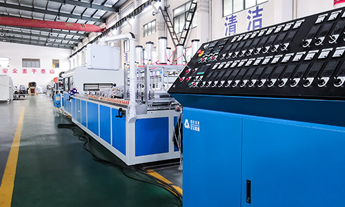 PVC木塑發(fā)泡板材生產線